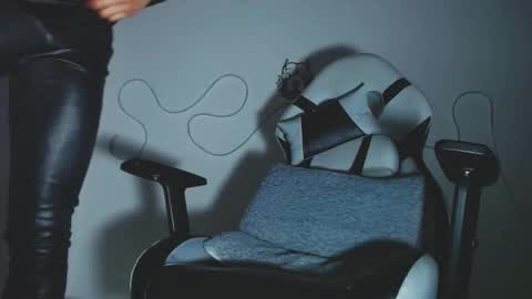 Sebastian online show from November 8, 9:07 pm