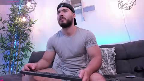Snapshot of sebastianvilla__ chatting on March 1, 1:51 pm Instagram jeanpaulfit online show from March 1, 1:51 pm