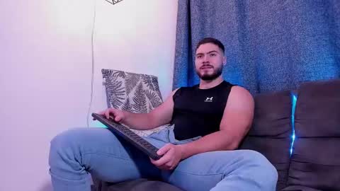 Snapshot of sebastianvilla__ chatting on February 11, 11:22 pm Instagram jeanpaulfit online show from February 11, 11:22 pm
