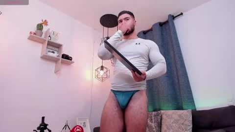 Snapshot of sebastianvilla__ chatting on February 17, 11:33 pm Instagram jeanpaulfit online show from February 17, 11:33 pm