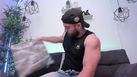 Snapshot of sebastianvilla__ chatting on March 4, 9:22 pm Instagram jeanpaulfit online show from March 4, 9:22 pm