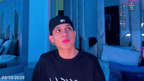 Sebastian online show from October 5, 8:49 pm