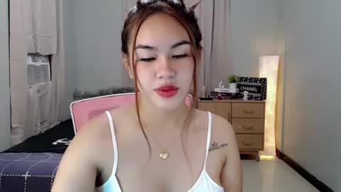 Snapshot of secret_lover22 chatting on February 12, 11:40 am Chloe online show from February 12, 11:40 am