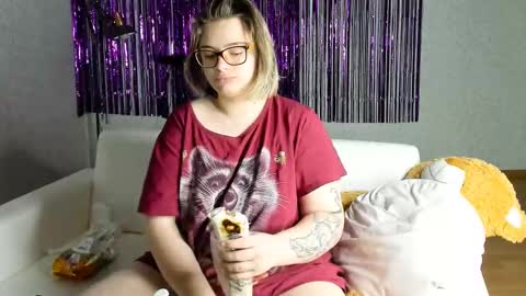 Snapshot of seductive_she_wolf chatting on February 27, 7:51 am seductive_she_wolf online show from February 27, 7:51 am