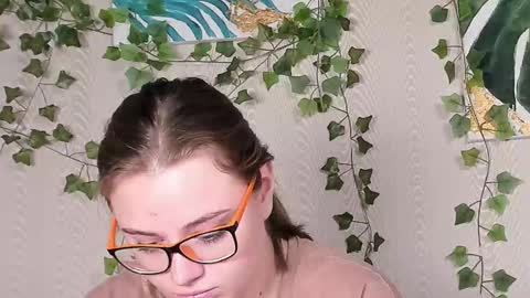 Snapshot of seductive_she_wolf chatting on October 19, 9:58 am seductive_she_wolf online show from October 19, 9:58 am