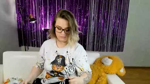 Snapshot of seductive_she_wolf chatting on March 1, 5:31 am seductive_she_wolf online show from March 1, 5:31 am