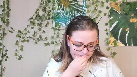 Snapshot of seductive_she_wolf chatting on September 29, 1:04 am seductive_she_wolf online show from September 29, 1:04 am