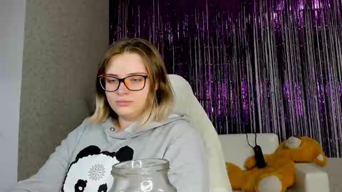 Snapshot of seductive_she_wolf chatting on March 8, 5:11 pm seductive_she_wolf online show from March 8, 5:11 pm