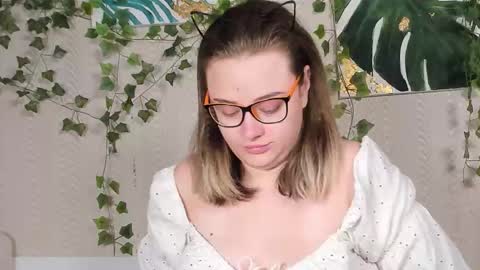Snapshot of seductive_she_wolf chatting on October 17, 8:18 am seductive_she_wolf online show from October 17, 8:18 am