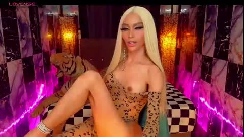 KATARINA LUST online show from July 4, 5:05 pm