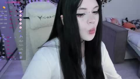 Snapshot of selena___cute chatting on October 16, 7:19 am Selena online show from October 16, 7:19 am