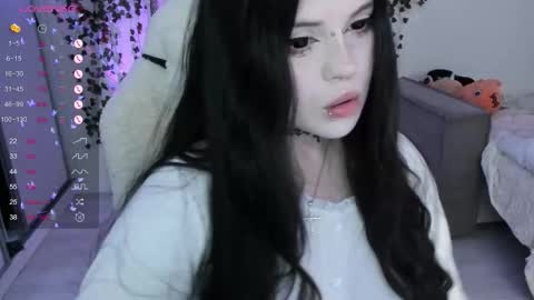 Snapshot of selena___cute chatting on October 15, 7:10 am Selena online show from October 15, 7:10 am