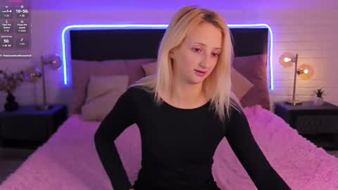 Snapshot of selena_lily chatting on October 12, 6:21 pm Selena Lily online show from October 12, 6:21 pm