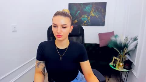 selenaemoore online show from February 22, 7:27 pm