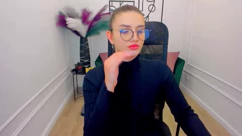 selenaemoore online show from November 6, 4:04 am