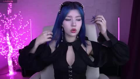 selenairis online show from March 1, 10:14 pm