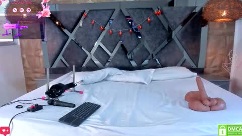 selene__lopez_ online show from February 26, 8:45 pm