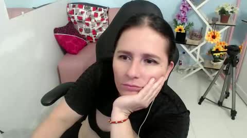 Snapshot of selene_mom chatting on October 1, 6:40 pm selene online show from October 1, 6:40 pm