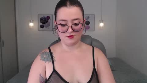 selene_rouse_ online show from May 16, 11:25 pm