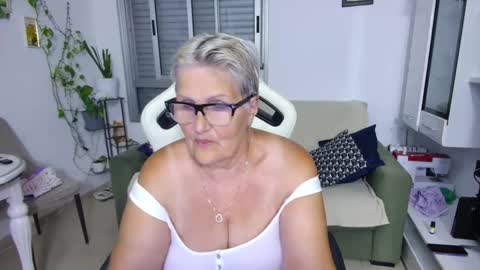 Selenna online show from May 23, 5:20 pm