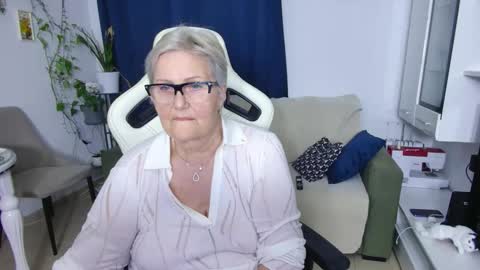 Selenna online show from April 15, 7:58 pm