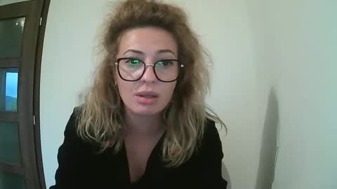 Snapshot of selenna_emma843468 chatting on October 1, 1:43 pm Selenna online show from October 1, 1:43 pm