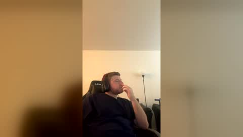 selfmademax579471 online show from July 16, 11:28 pm