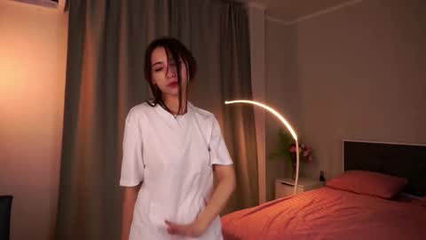 Elizabeth online show from November 21, 4:38 pm