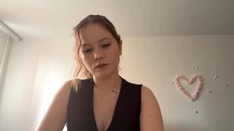 Lily online show from June 27, 8:09 am