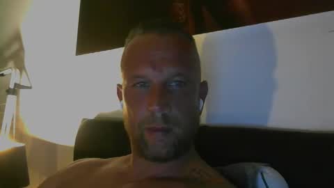 Snapshot of sence08 chatting on September 10, 11:06 pm sence08 online show from September 10, 11:06 pm