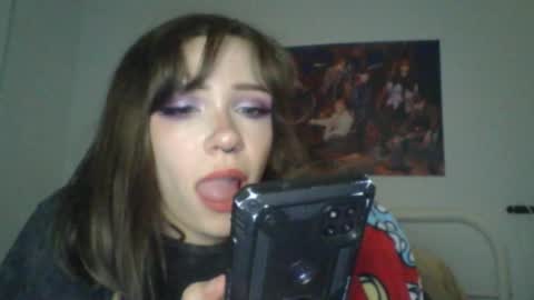 Snapshot of sendforesme chatting on January 4, 3:18 am goddess esme  online show from January 4, 3:18 am