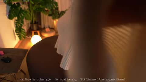 Maria- OF sensual bee online show from May 26, 10:38 pm