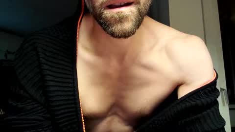 Snapshot of sensuasculine chatting on September 24, 10:27 pm Matt online show from September 24, 10:27 pm