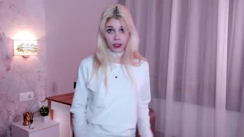 Lina online show from March 25, 9:10 pm