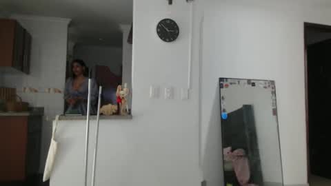 sararoussee online show from March 6, 8:19 pm