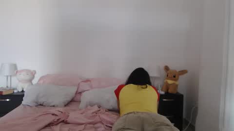 sararoussee online show from June 1, 7:26 pm