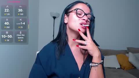 Snapshot of serenesophi chatting on October 28, 1:28 am SereneSophi online show from October 28, 1:28 am