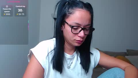 Snapshot of serenesophi chatting on October 26, 3:29 am SereneSophi online show from October 26, 3:29 am