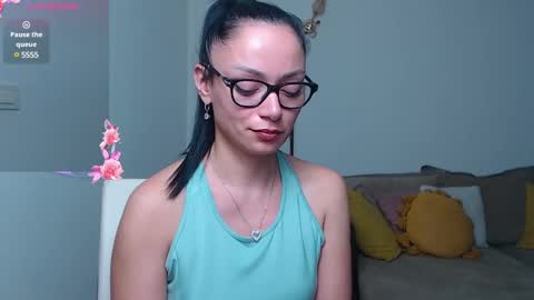 Snapshot of serenesophi chatting on February 6, 7:45 am SereneSophi online show from February 6, 7:45 am