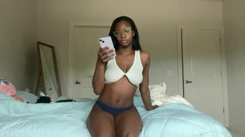 Serenity Bee   online show from October 1, 2:49 pm