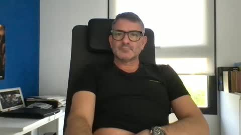 Snapshot of sesamechris92 chatting on October 7, 4:14 pm sesamechris92 online show from October 7, 4:14 pm