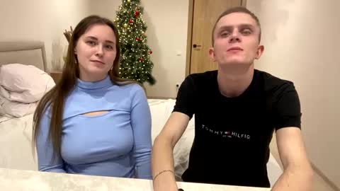 sescouple online show from January 11, 6:01 pm