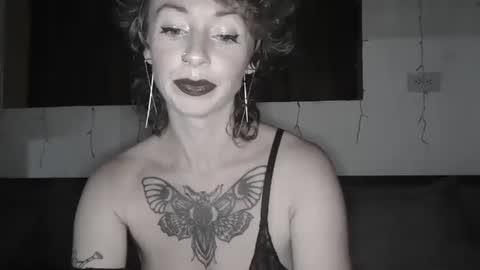 Snapshot of sexnchocolate chatting on January 10, 7:57 am Trixy Rose online show from January 10, 7:57 am