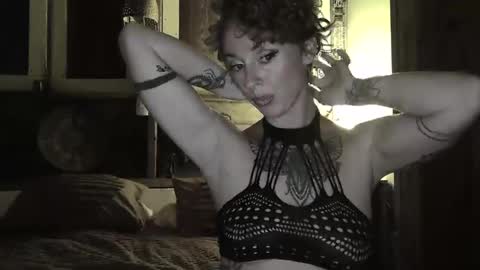 Snapshot of sexnchocolate chatting on February 4, 2:28 am Trixy Rose online show from February 4, 2:28 am