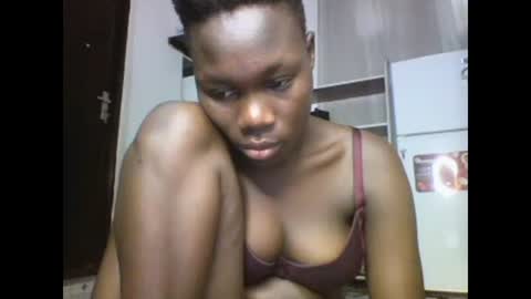 Snapshot of sexqueen02 chatting on February 25, 5:52 am sexqueen02 online show from February 25, 5:52 am