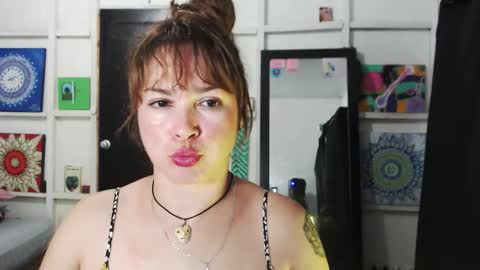 Snapshot of sexwwoman chatting on October 20, 8:25 pm CHIARA online show from October 20, 8:25 pm