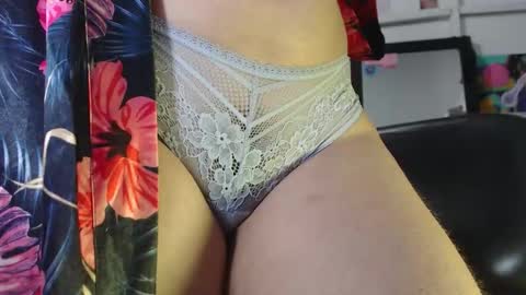 Snapshot of sexwwoman chatting on October 3, 7:44 pm CHIARA online show from October 3, 7:44 pm