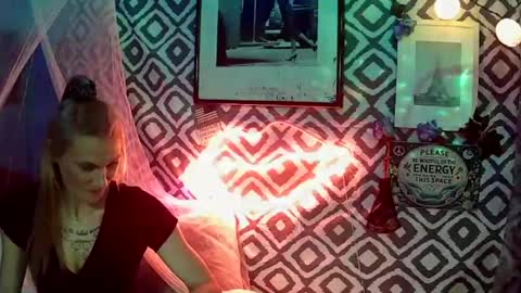 Leeah CloudZzz online show from October 16, 7:30 am