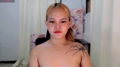 sexxxy_caroline online show from May 4, 9:49 am