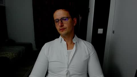 Snapshot of sexxymuscles4u chatting on October 19, 12:54 pm Sexxymuscles4U online show from October 19, 12:54 pm